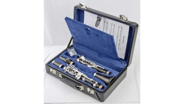 A Clarinet F. Arthur Uebel Advantage Grenadilla 18 Keys