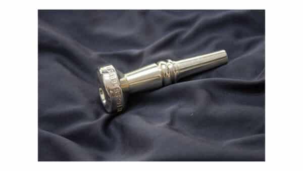 Boquilla All Brass modelo "Extra Wide" para trompeta