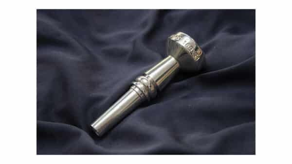 Boquilla All Brass modelo "Extra Wide" para trompeta