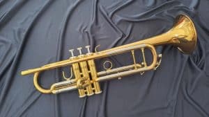 Trompeta Júpiter JTR-1110R