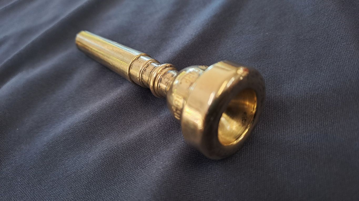 Bach CORP 10 1/2D mouthpiece for trumpet - gold plated - Image 2