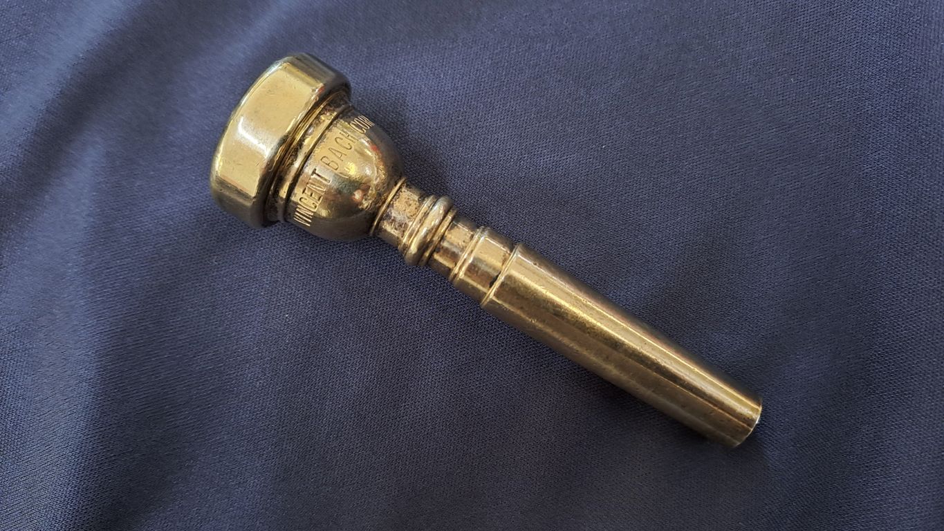 Bach CORP 10 1/2D mouthpiece for trumpet - gold plated