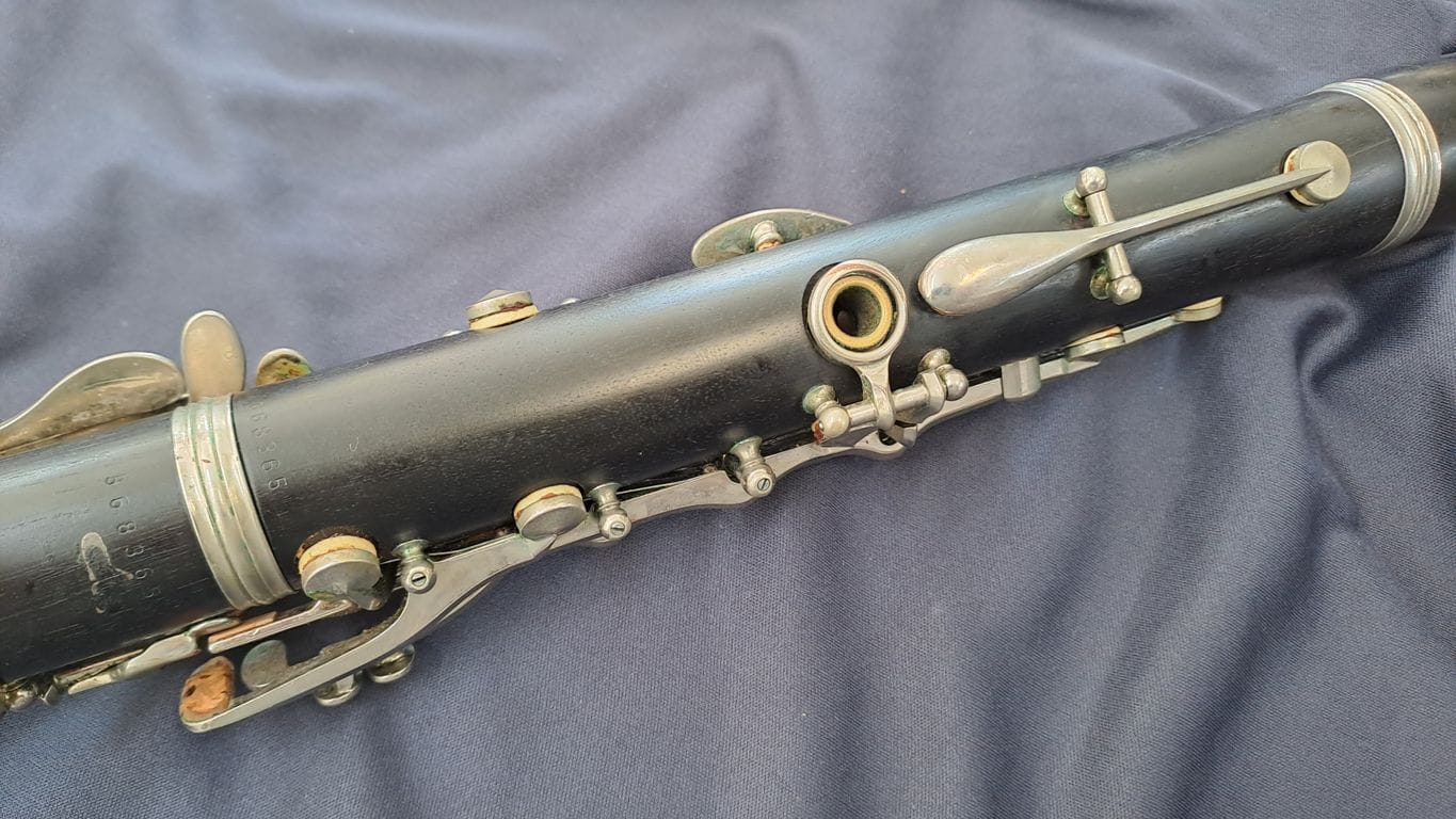 Buffet Crampon E11 Clarinet - Image 6