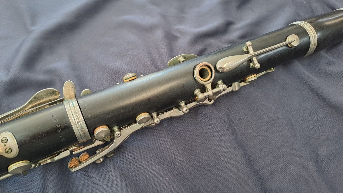 Buffet Crampon E11 Clarinet - Image 6