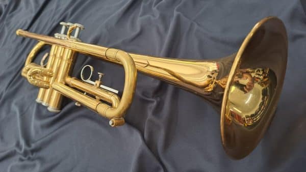 Trompeta Yamaha YTR-2330