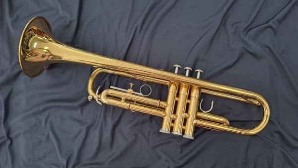 Trompeta Yamaha YTR-2330